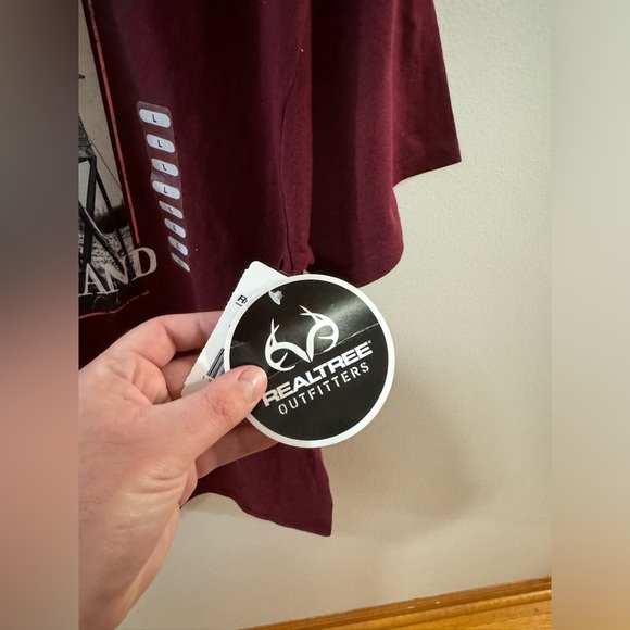 NWT LG Real Tree Red Queen of the Stand T-Shirt - Picture 3 of 5